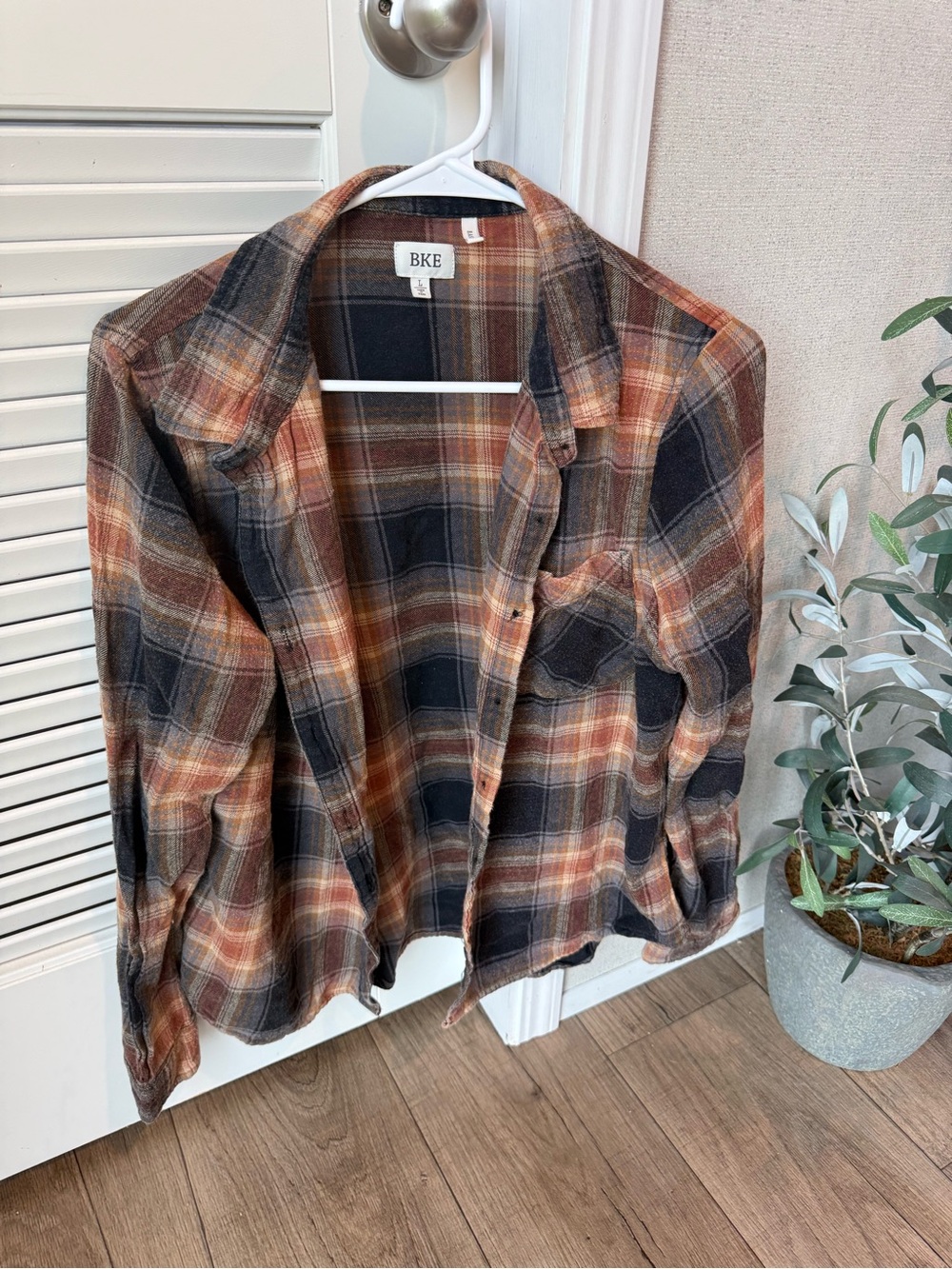 BKE Plaid Button-Up Shirt in Rust, Black and Tan